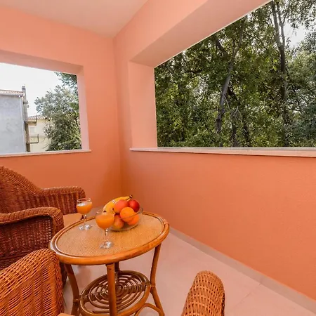 A2 - Spacious Apt W Lodge Just 40M From The Beach Daire *