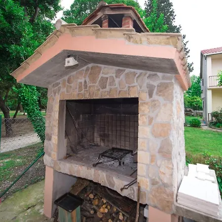 Daire A2 - Spacious Apt W Lodge Just 40M From The Beach