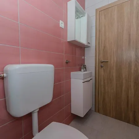 A2 - Spacious Apt W Lodge Just 40M From The Beach