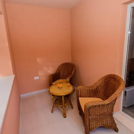 A2 - Spacious Apt W Lodge Just 40M From The Beach *