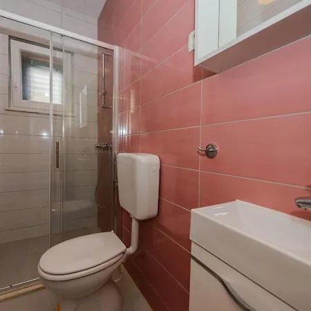 Daire A2 - Spacious Apt W Lodge Just 40M From The Beach