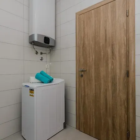 A2 - Spacious Apt W Lodge Just 40M From The Beach * Kastela