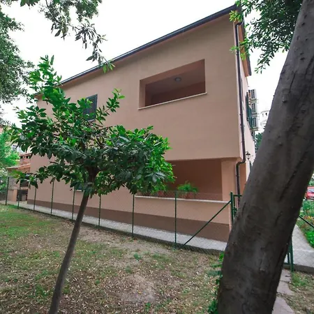 A2 - Spacious Apt W Lodge Just 40M From The Beach Daire