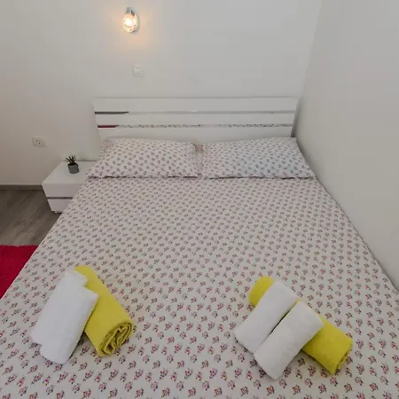 A2 - Spacious Apt W Lodge Just 40M From The Beach * Kaštela